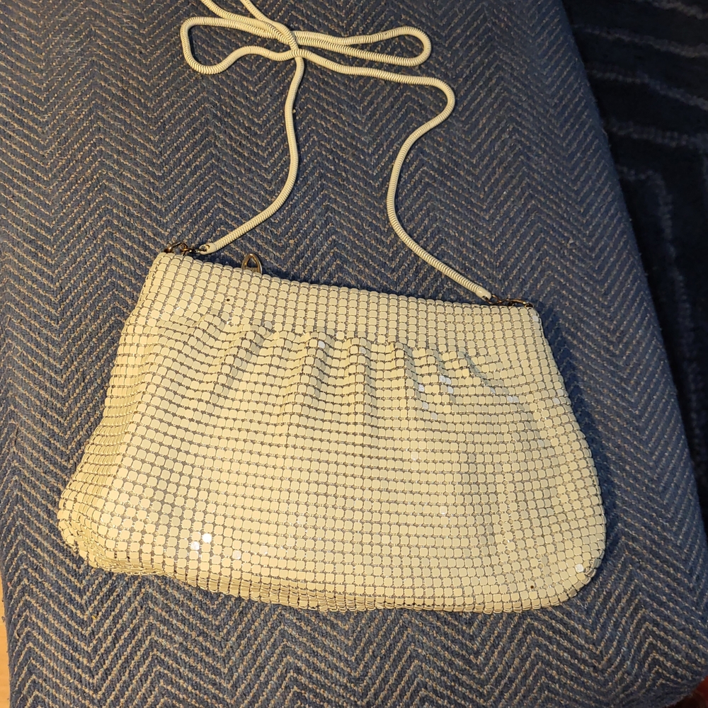 SoUnknown Cream Clutch with Chain Strap